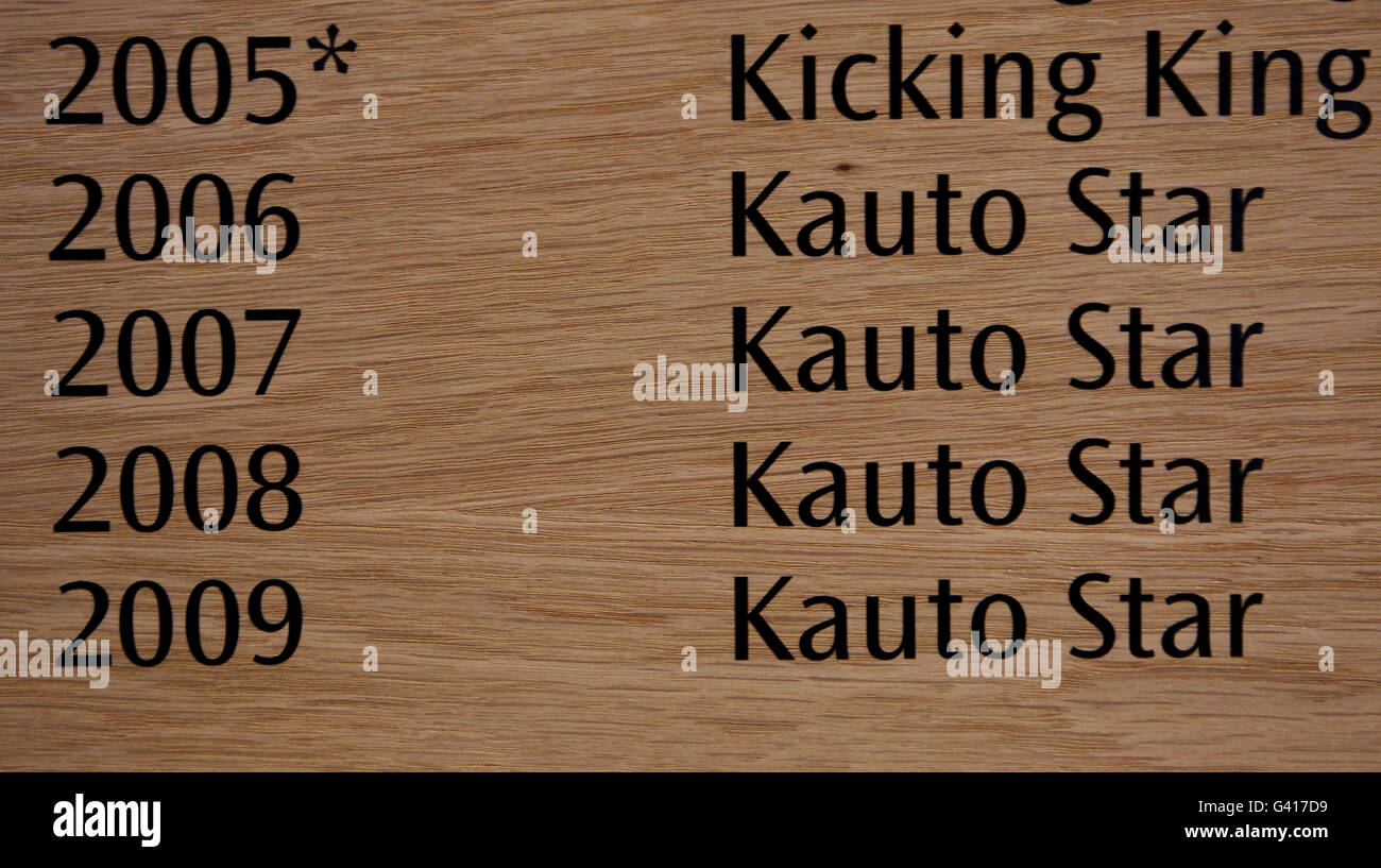 Le tableau des gagnants montre les quatre victoires précédentes de Kauto Star dans le King George VI Steeple Chase pendant le William Hill Super Saturday à l'hippodrome de Kempton Park, Kempton. Banque D'Images