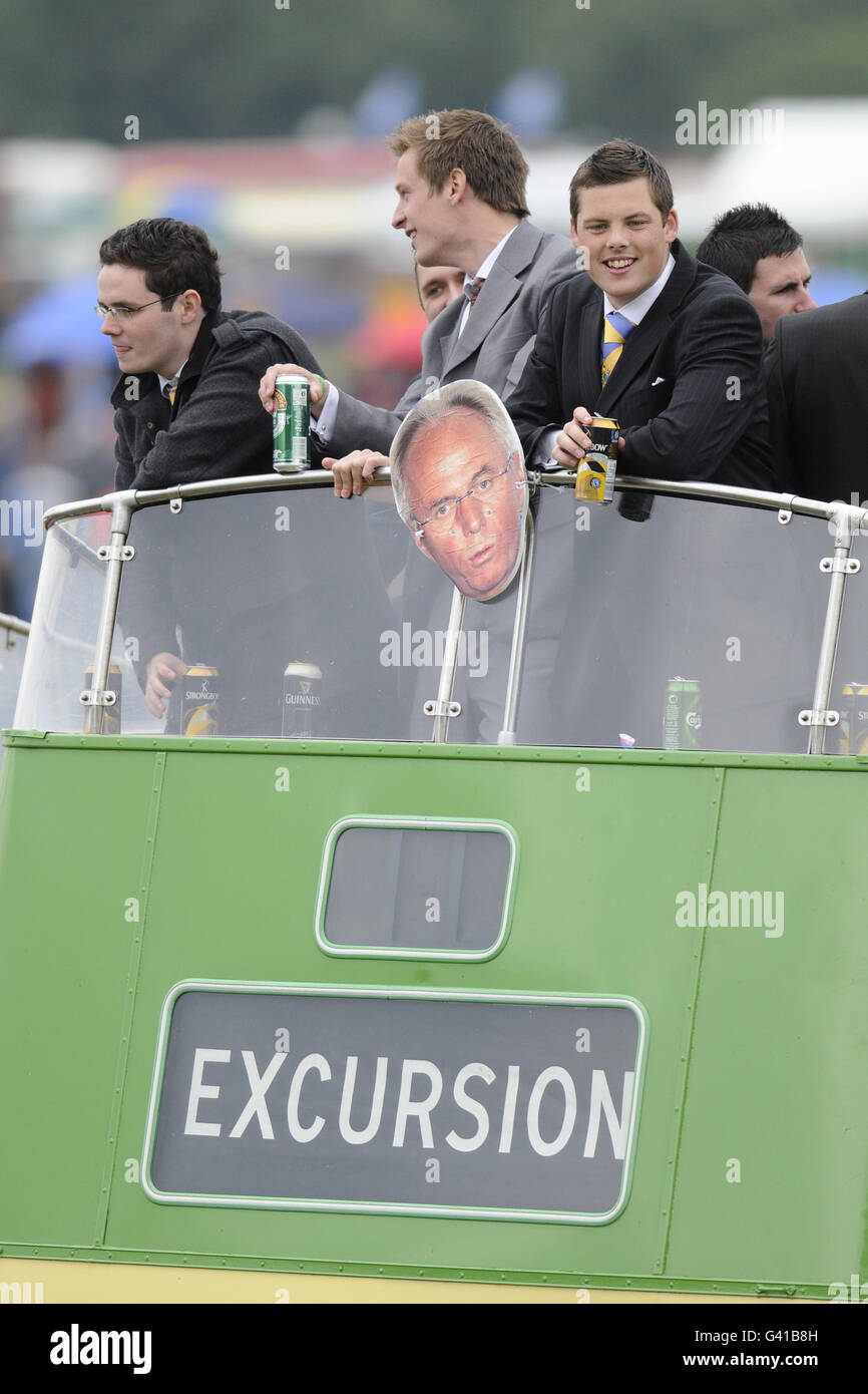 Les courses de chevaux - l'Investec Derby Festival - Mesdames jour - l'hippodrome d'Epsom Banque D'Images