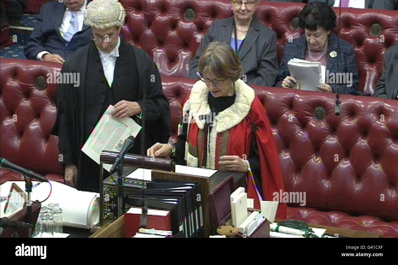 Joan Bakewell est introduite à la Chambre des Lords de Londres en tant que collègue travailliste. Banque D'Images