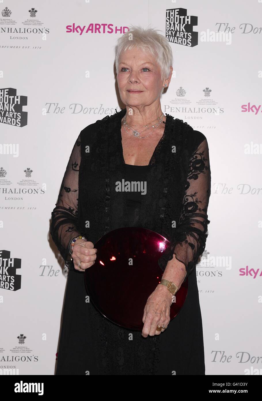 Dame Judi Dench au South Bank Sky Arts Awards au Dorchester Hotel, Londres. Banque D'Images