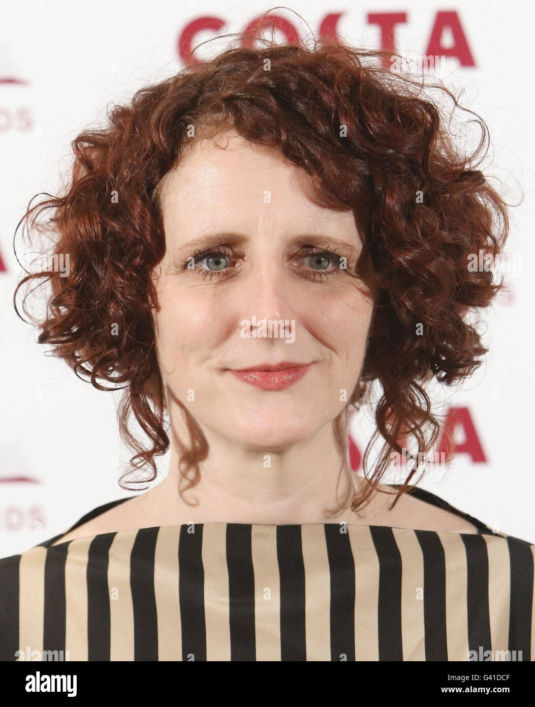 L'auteur à succès Maggie O'Farrell, 38 ans, a remporté le Costa Novel Award - son premier prix littéraire majeur - pour son cinquième roman « The Hand that First Held Mine », photographié lors des Costa Book Awards 2010, qui se tiennent à Quaglino's à Londres. Banque D'Images