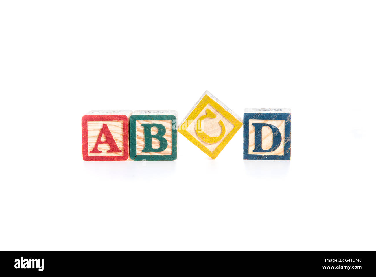 Photo d'un alphabet blocks spelling ABCD isoler sur fond blanc Banque D'Images