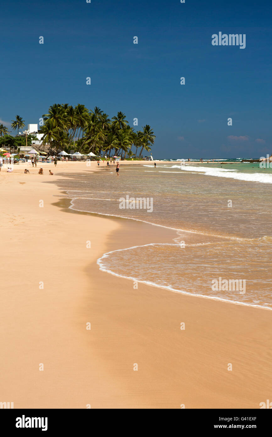 Sri Lanka, Mirissa, grande plage de sable vide Banque D'Images