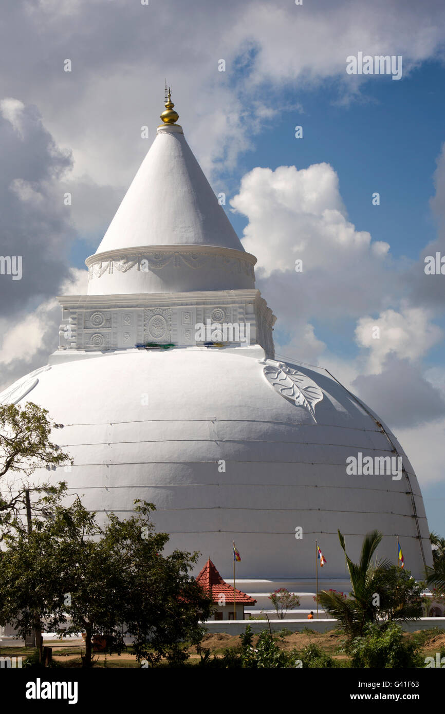 Sri Lanka, Tissamaharama Dagoba, le Raja Maha Vihara dagoba pinnacle détail de la décoration Banque D'Images
