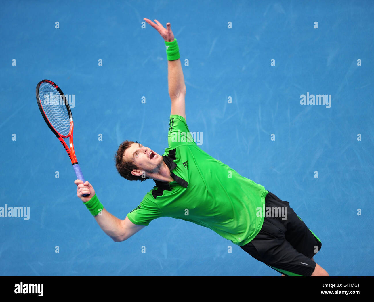 Andy Murray en Grande-Bretagne en action contre Karol Beck en Slovaquie pendant la deuxième journée de l'Open d'Australie de 2011 à Melbourne Park à Melbourne, en Australie. Banque D'Images