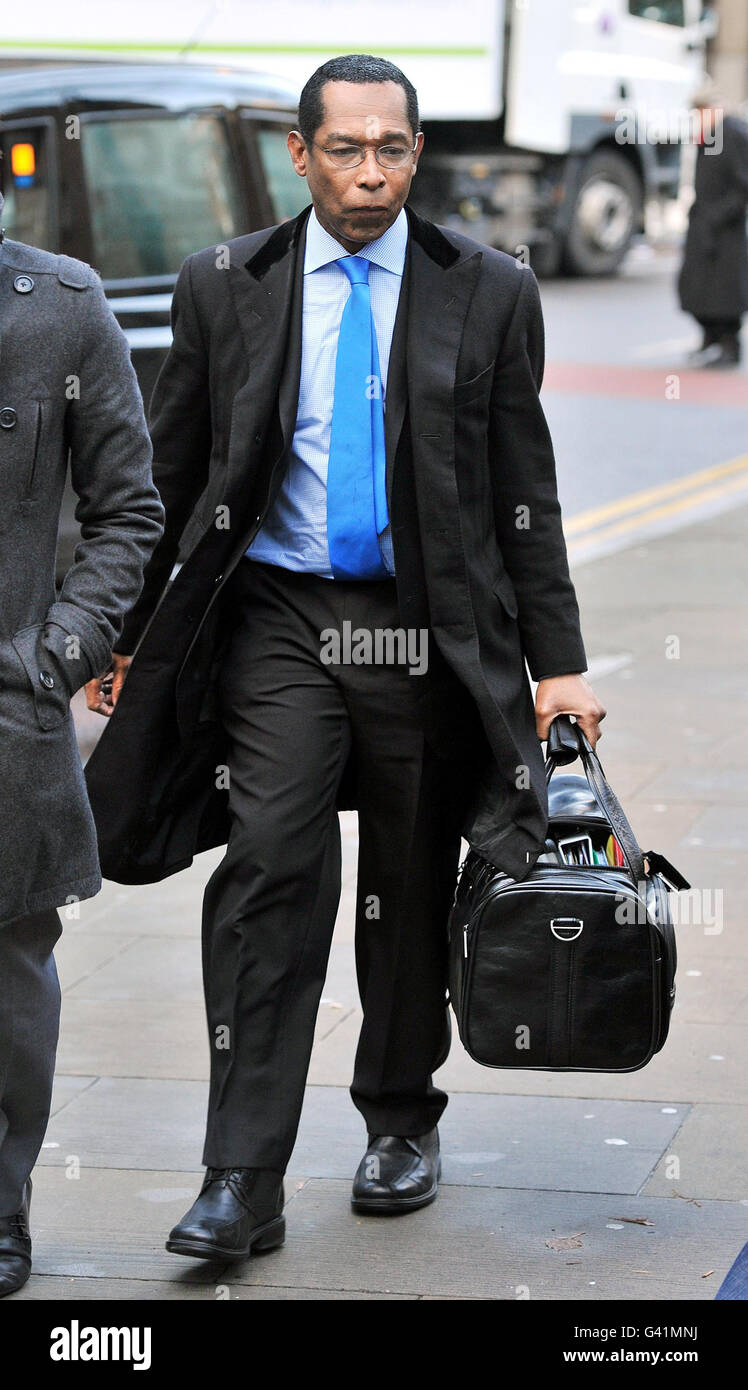 L'ancien homologue conservateur Lord Taylor de Warwick, nom complet John David Beckett Taylor, arrive au tribunal de la Couronne de Southwark, dans le sud de Londres, pour la deuxième journée de son procès où il est confronté à six chefs d'accusation de fausse comptabilité en vertu de la loi sur le vol de 1968, prétendument commis entre 2006 et 2007. Banque D'Images