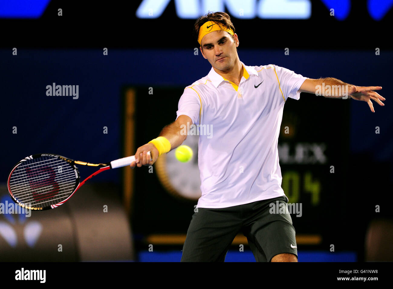 Roger Federer de Suisse pendant son match contre Giles Simon de France  Photo Stock - Alamy