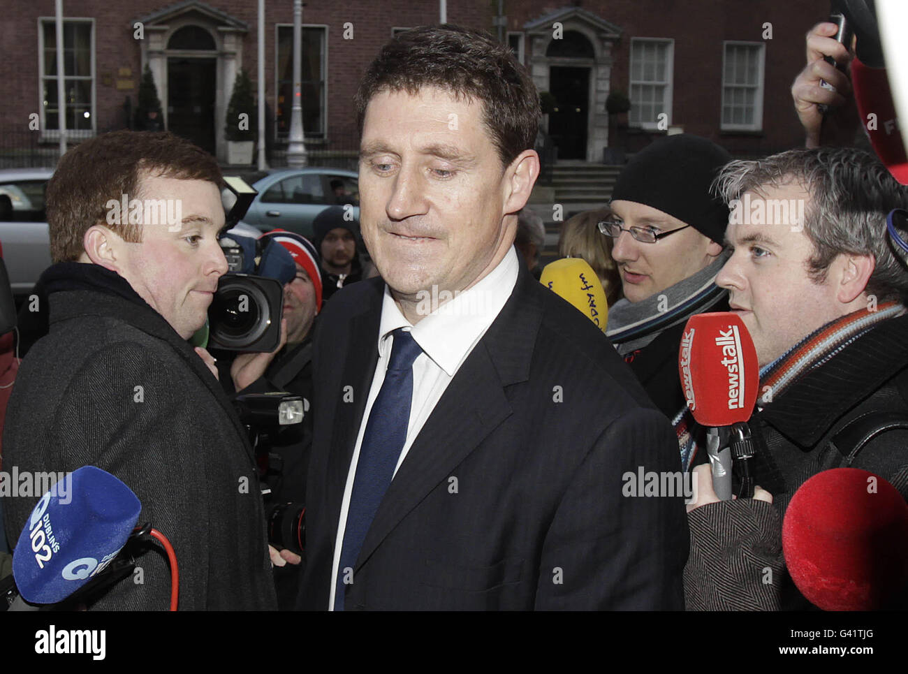 Eamon Ryan, porte-parole du Parti vert pour les finances, entre au département des finances de Merrion Row à Dublin, pour des discussions sur l'avenir du projet de loi de finances du gouvernement. Banque D'Images