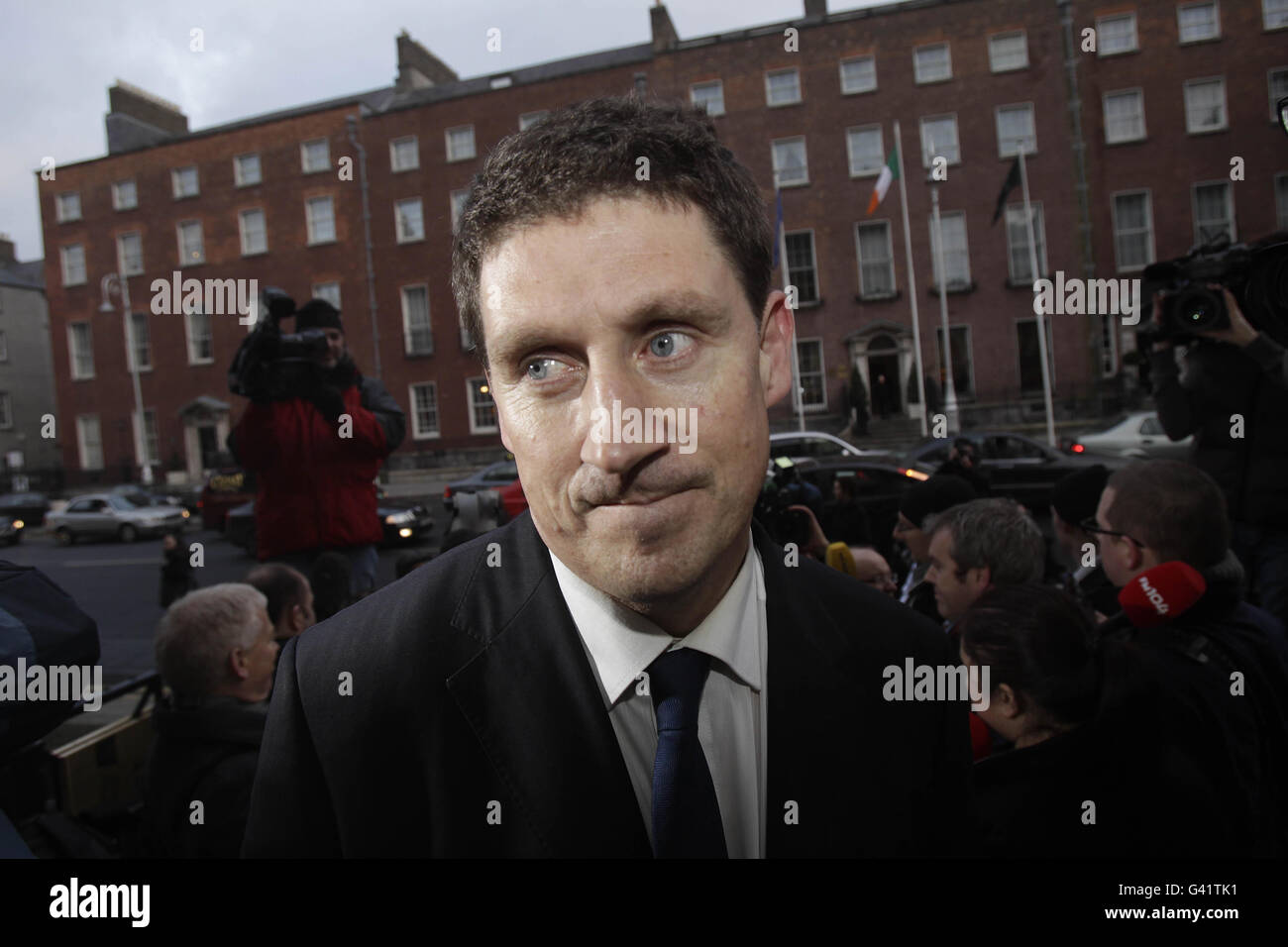 Eamon Ryan, porte-parole du Parti vert pour les finances, entre au département des finances de Merrion Row à Dublin, pour des discussions sur l'avenir du projet de loi de finances du gouvernement. Banque D'Images