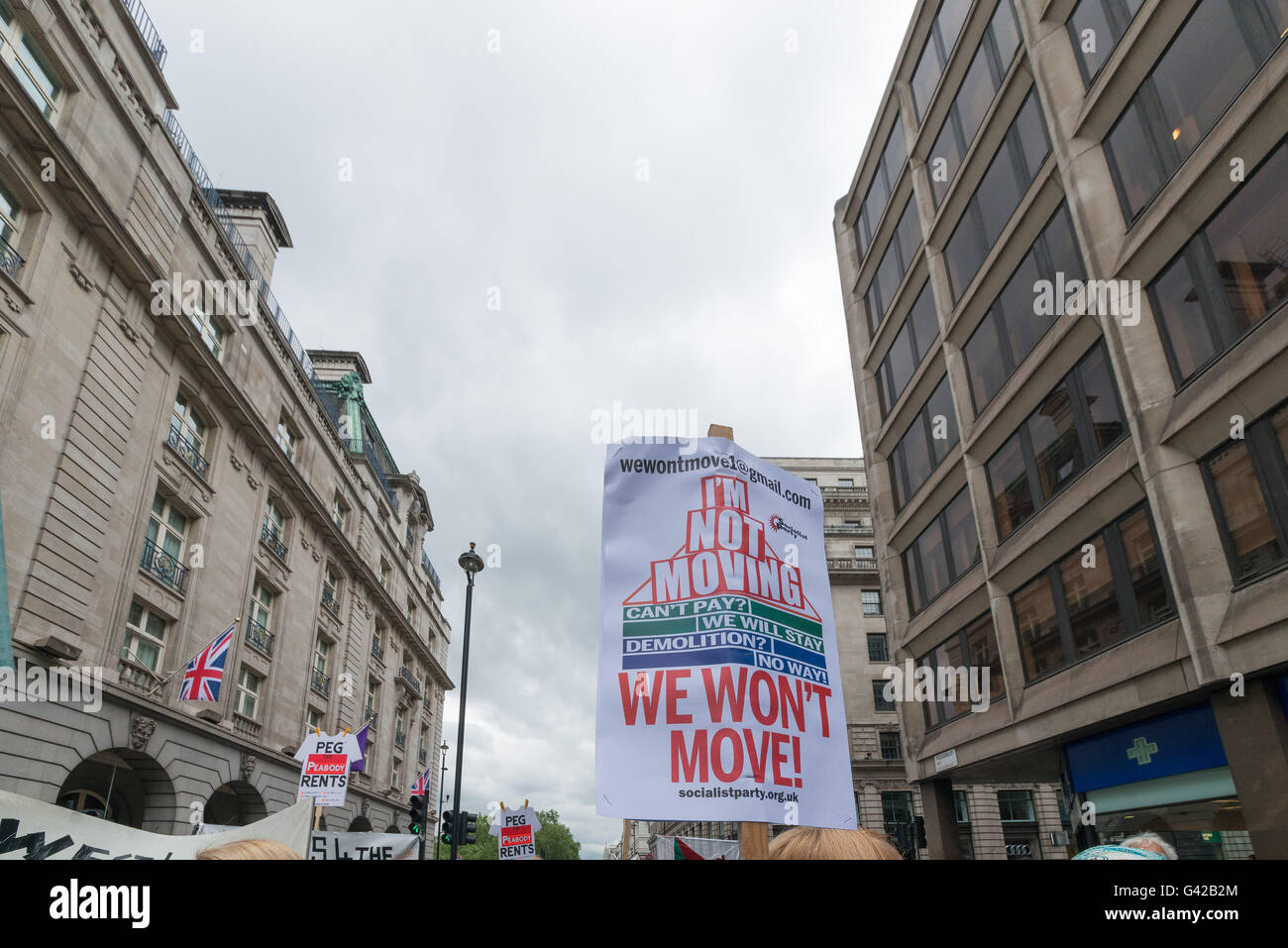 Londres : protestation contre la viande de chien à l'extérieur du Festival Yulin Ambassade de Chine a attiré des centaines de militants et les propriétaires de chiens Banque D'Images