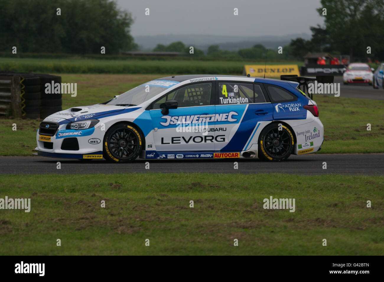 Darlington, Royaume-Uni, 18 juin 2016. Colin Turkington de qualification Course BMR Subaru Silverline en pole position pour la première course BTCC à Croft. Crédit : Colin Edwards / Alamy Live News Banque D'Images