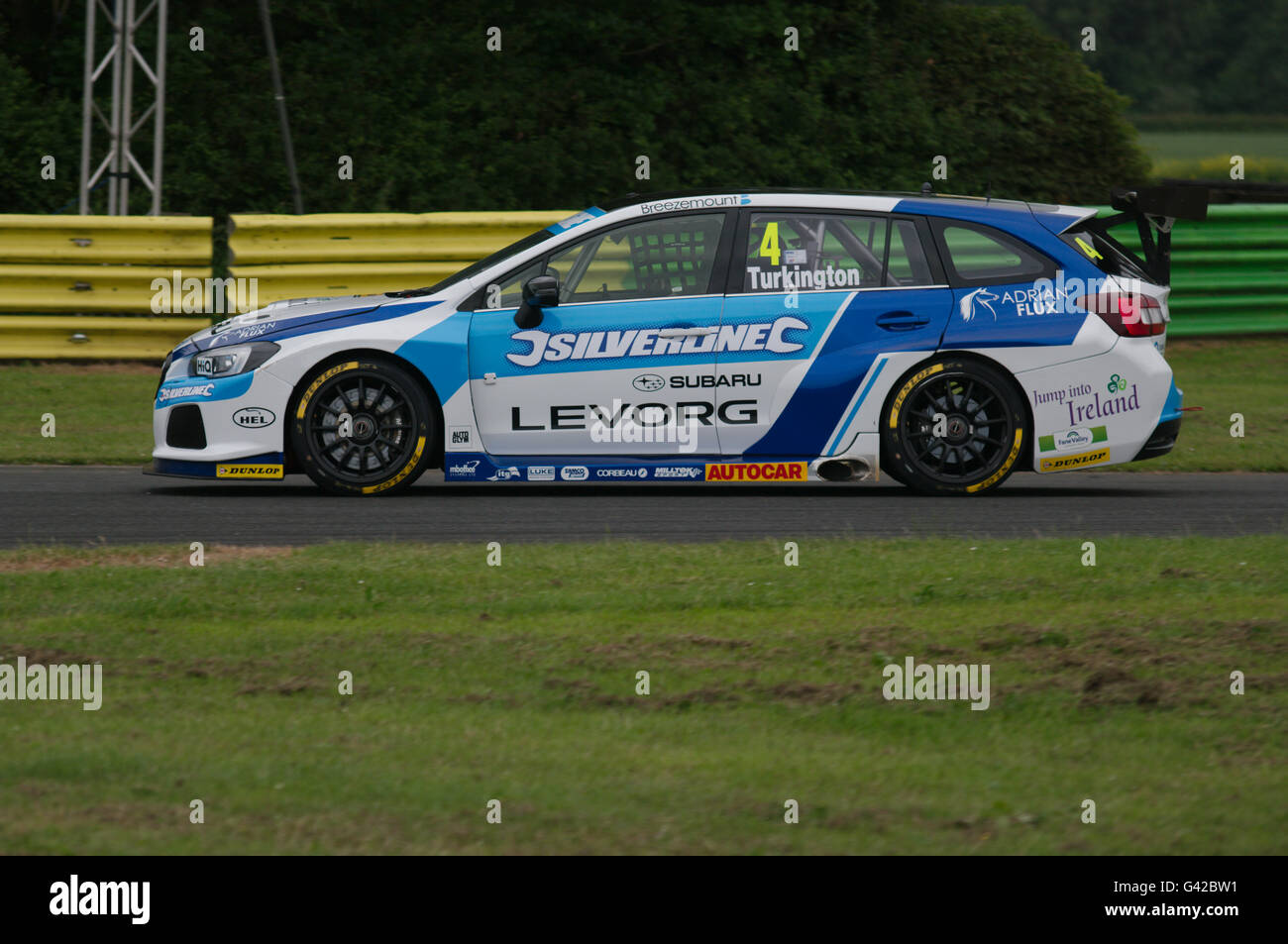 Darlington, Royaume-Uni, 18 juin 2016. Colin Turkington de qualification Course BMR Subaru Silverline en pole position pour la première course BTCC à Croft. Crédit : Colin Edwards / Alamy Live News Banque D'Images