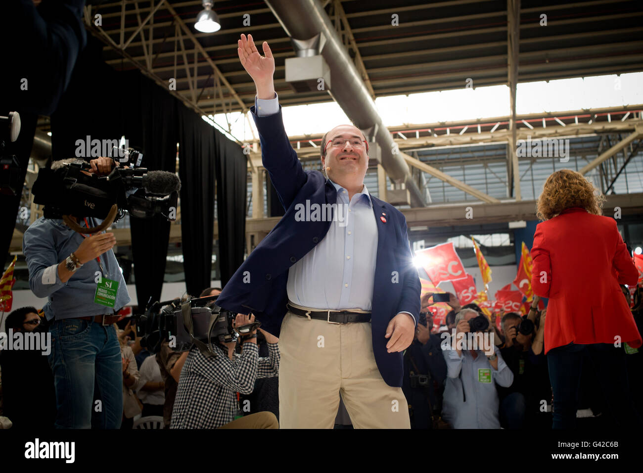 18 juin 2016 - L'Hospitalet de Llobregat, Barcelone, Espagne - Premier secrétaire de la CFP (Partit Socialista Catala - Parti Socialiste Catalan) Miquel Iceta lors d'un rallye du PSOE à l'Hospitalet de Llobregat (Barcelone, Espagne). L'Espagne organise sa deuxième élection, le 26 juin, après six mois de gouvernement intérimaire et les sondages montrent que les socialistes établis de longue date, faire face à la menace sans précédent d'être remplacé par wing-gauche upstart Unidos Podemos comme la principale force d'opposition. © Jordi Boixareu/ZUMA/Alamy Fil Live News Banque D'Images