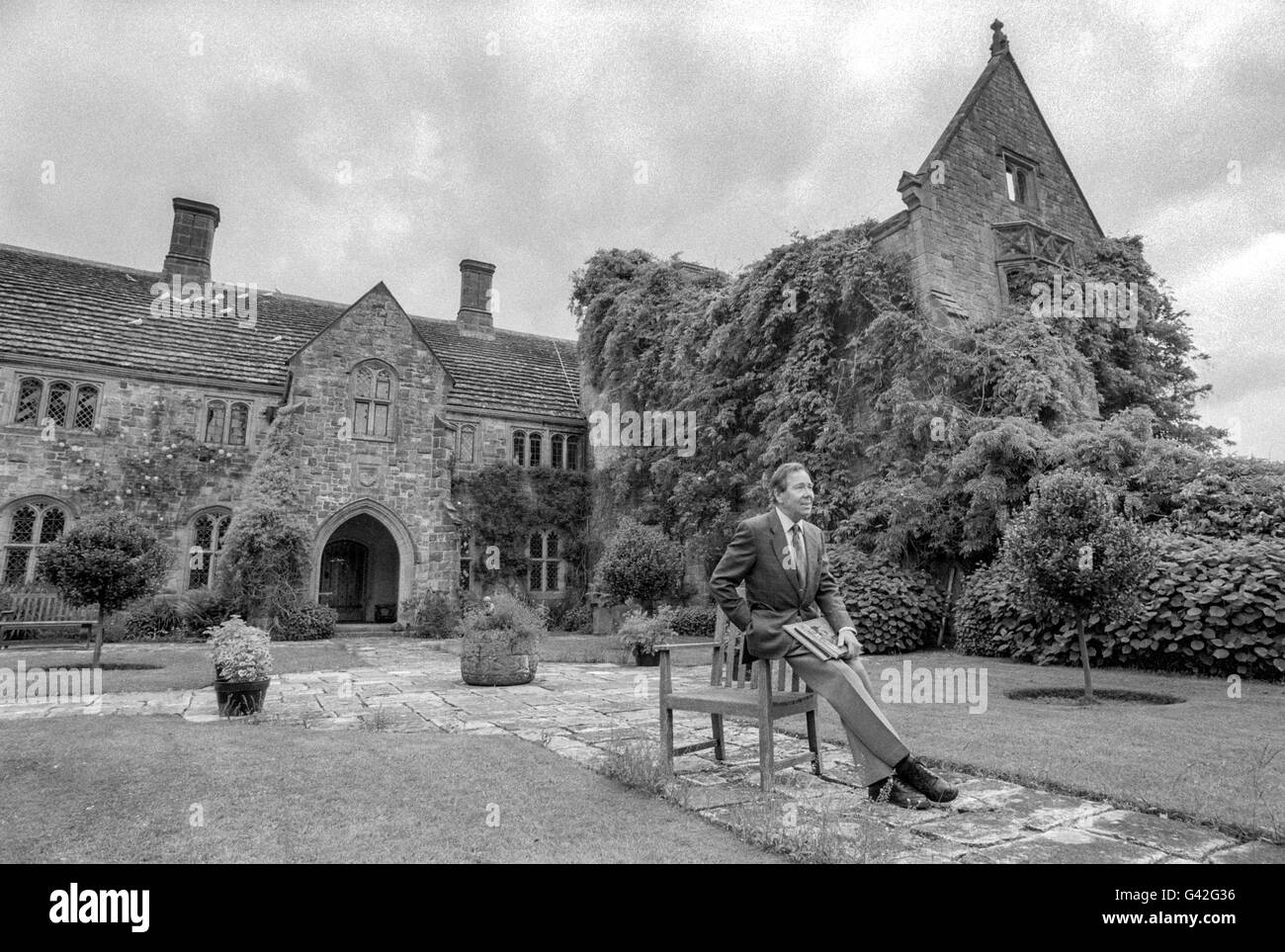 Lord Snowdon, Charles Robert Antony Armstrong-Jones, 1er comte de Snowdon, sur sa maison d'enfance, Nymans, à Handcross, près de Haywards Heath dans le West Sussex. Banque D'Images