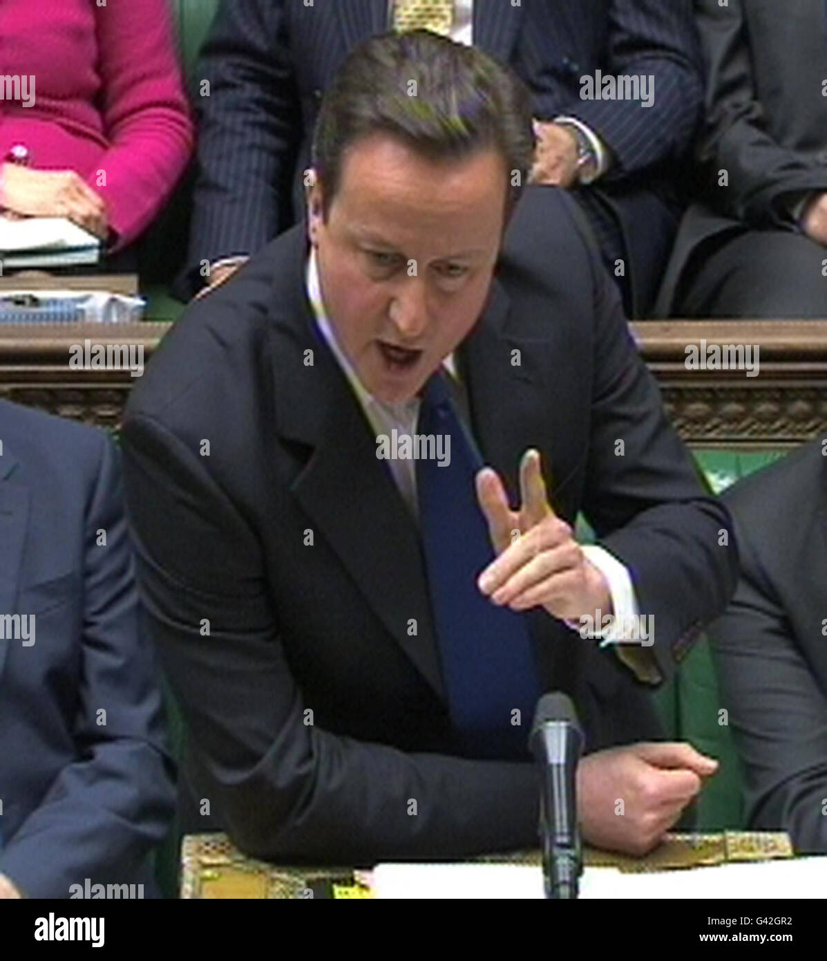 Le premier ministre David Cameron parle lors de questions au premier ministre à la Chambre des communes, Londres. Banque D'Images