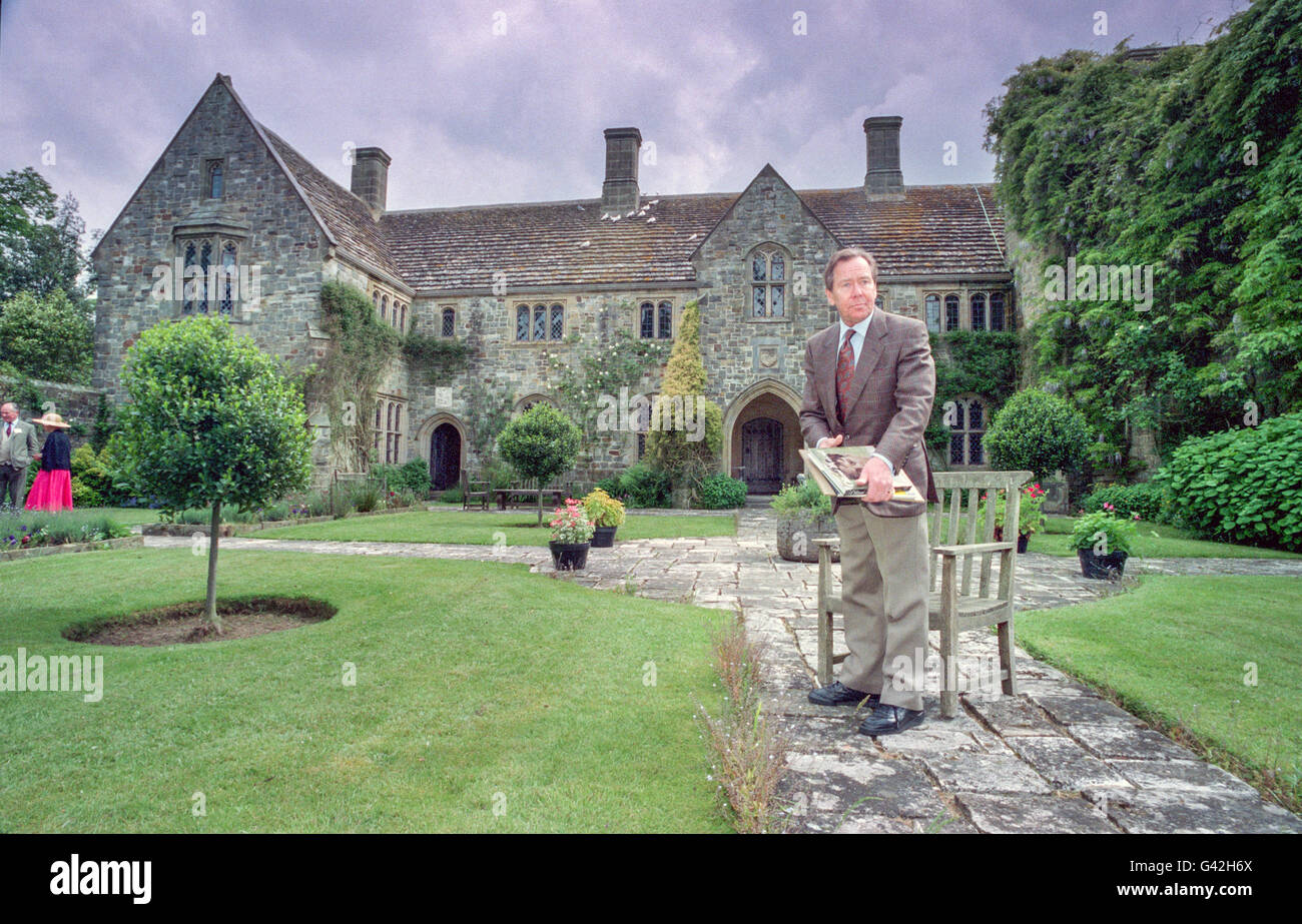 Lord Snowdon, Charles Robert Antony Armstrong-Jones, 1er comte de Snowdon, sur sa maison d'enfance, Nymans, à Handcross, près de Haywards Heath dans le West Sussex. Banque D'Images