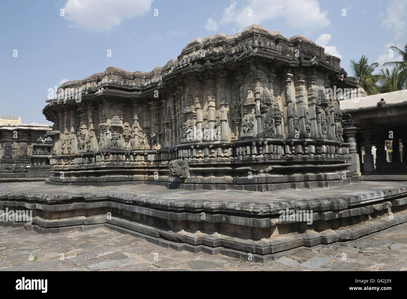 Le compact et ornate temple, temple chennakeshava veeranarayana complexe, belur, Karnataka, Inde. vue depuis le nord-ouest. Banque D'Images