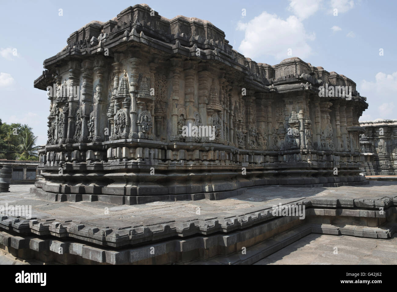 Le compact et ornate temple, temple chennakeshava veeranarayana complexe, belur, Karnataka, Inde. vue depuis le sud-ouest. Banque D'Images