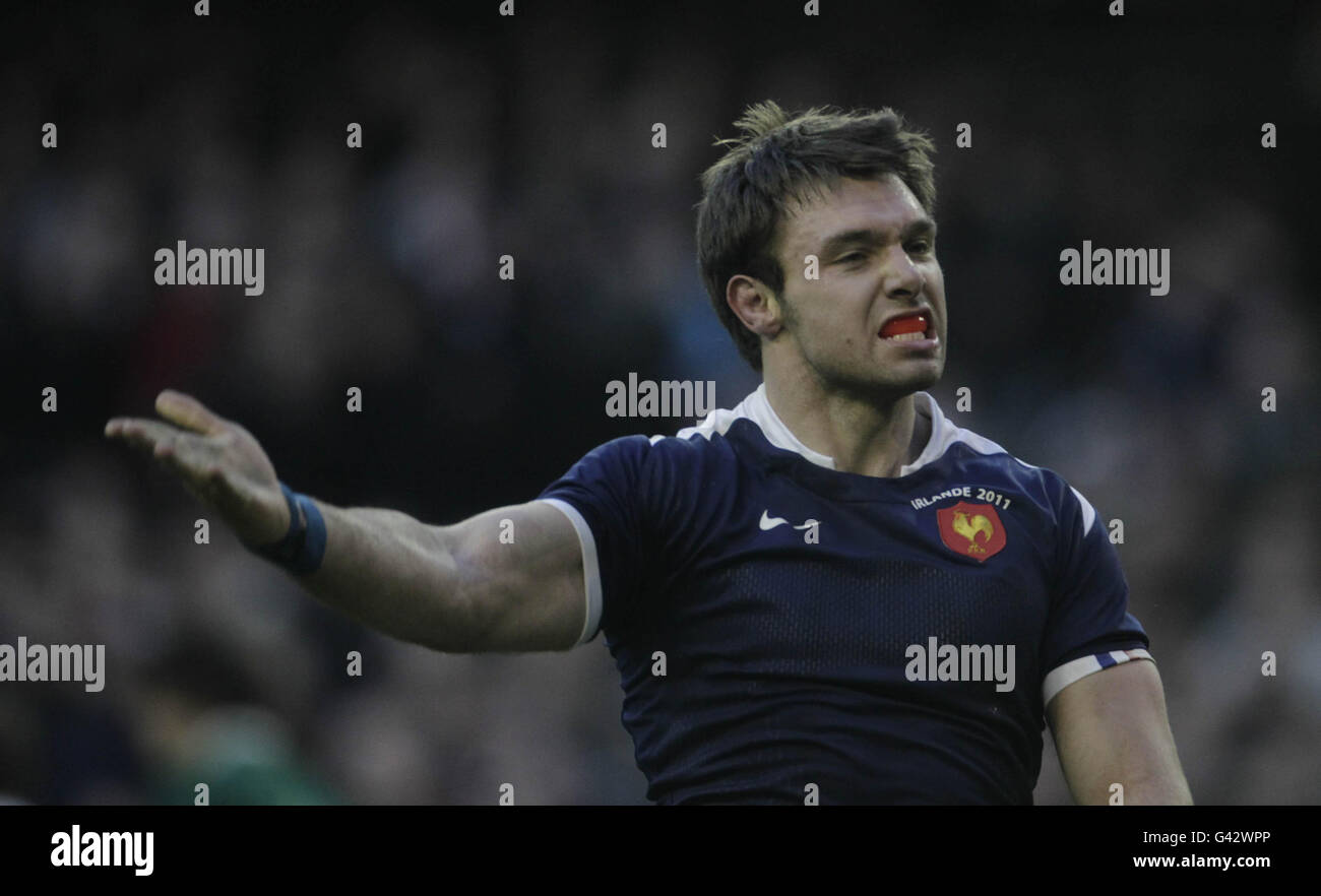 Rugby Union - RBS 6 Nations Championship 2011 - Irlande / France - Aviva Stadium.Vincent Clerc, en France, célèbre sa victoire en trois points sur l'Irlande lors du match des RBS 6 Nations au stade Aviva de Dublin. Banque D'Images