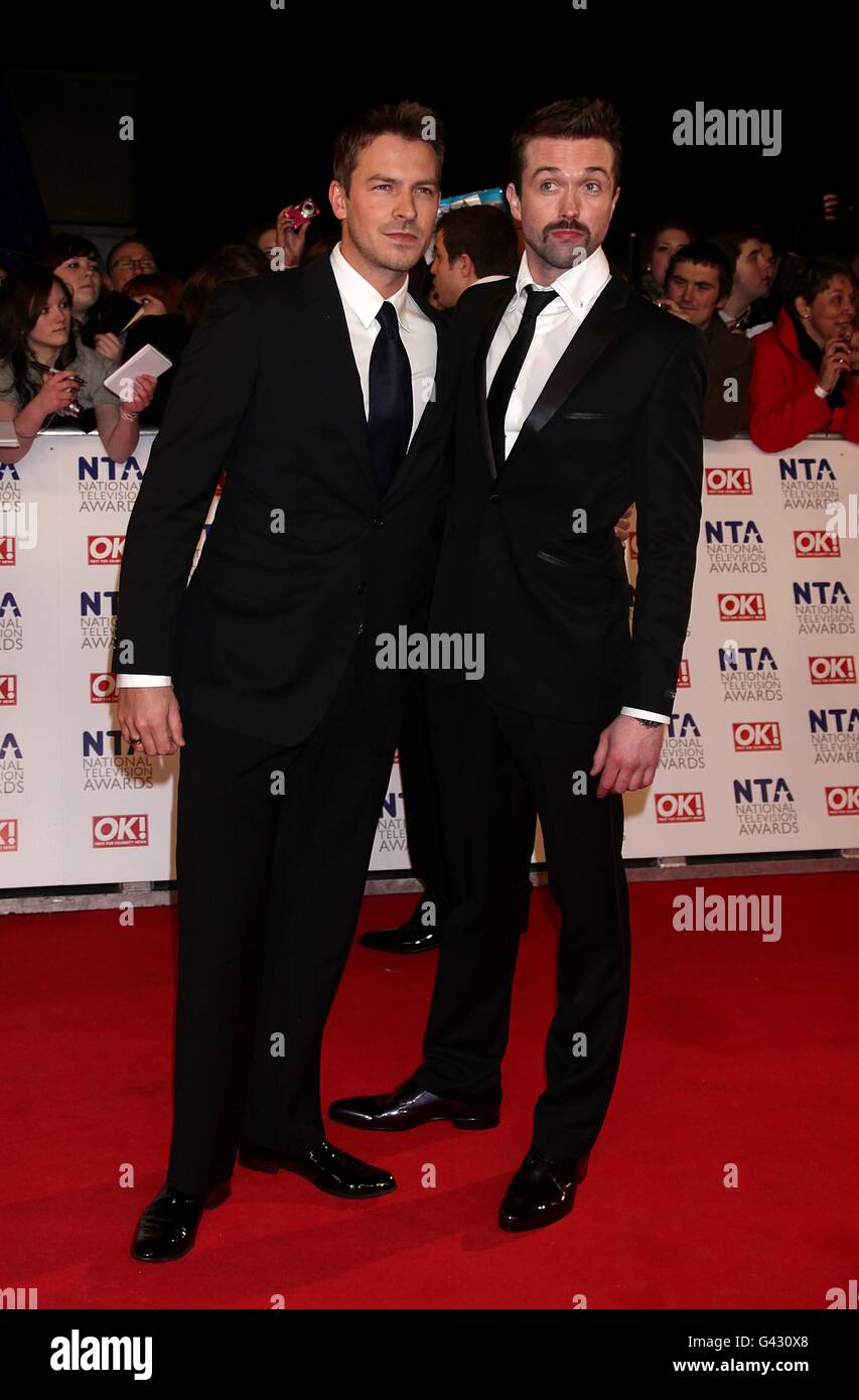 Ashley Taylor Dawson (à gauche) et Emmett J. Scanlan (à droite) arrivent pour les National Television Awards 2011 à l'O2 Arena, Londres. Banque D'Images