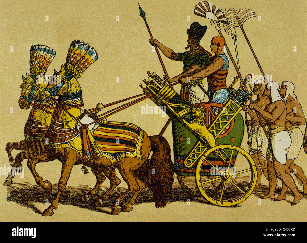 L'Égypte. Pharaon portant une couronne bleue dans un char de guerre suivie par son entourage. Banque D'Images