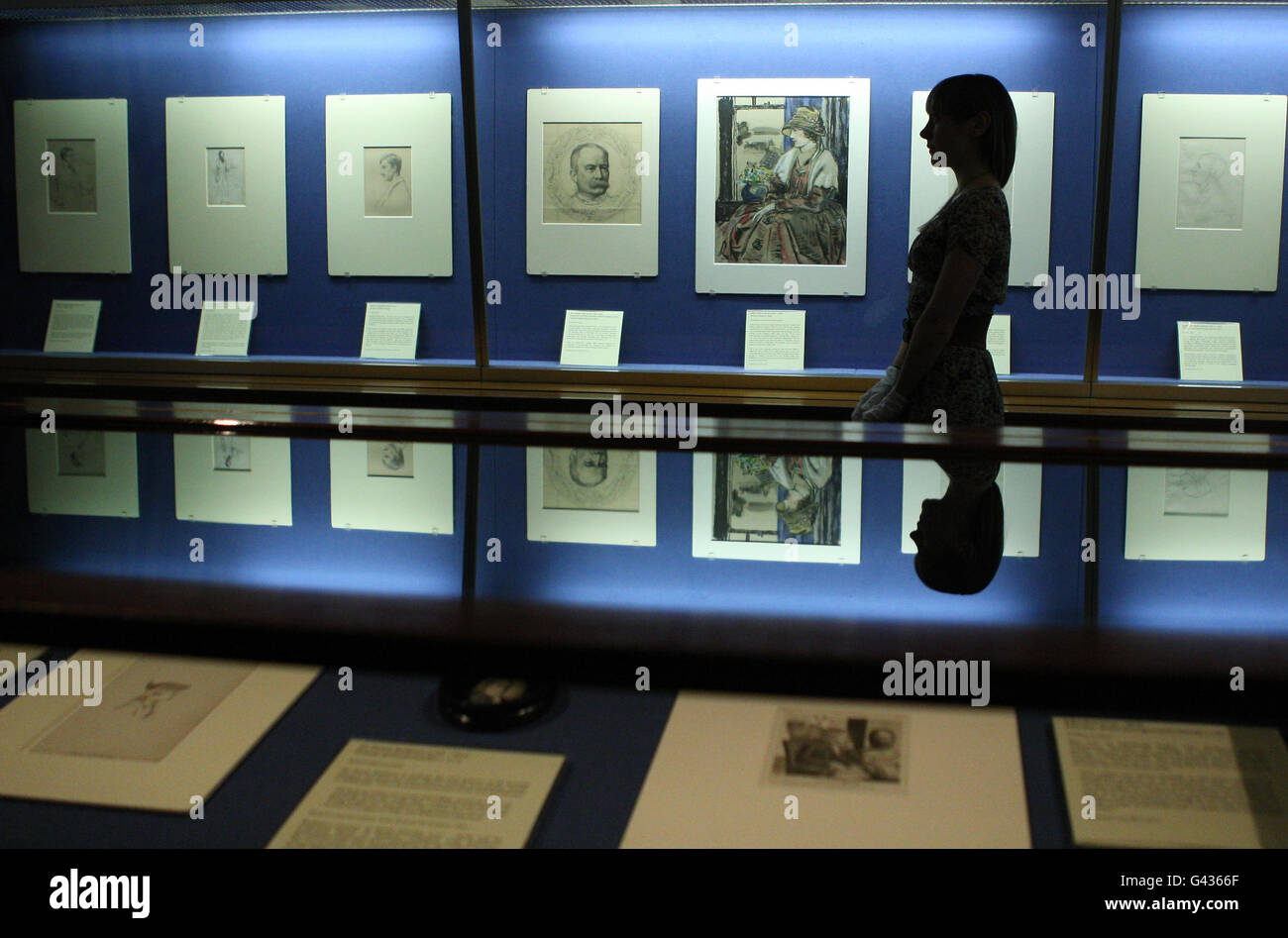 'The Artist up Close', une exposition de portraits d'artistes écossais qui se tiendra jusqu'au 5 juin 2011 à la National Gallery, Édimbourg. Banque D'Images