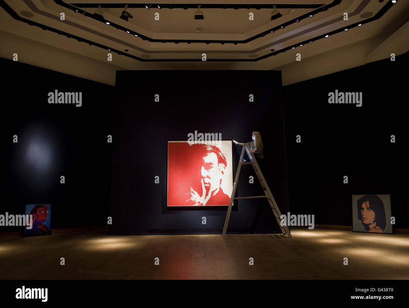 Un autoportrait redécouvert d'Andy Warhol est exposé pour la première fois depuis plus de 30 ans, avant sa vente pour un montant pouvant atteindre 5 millions de livres sterling, à Christie's, Londres. Banque D'Images