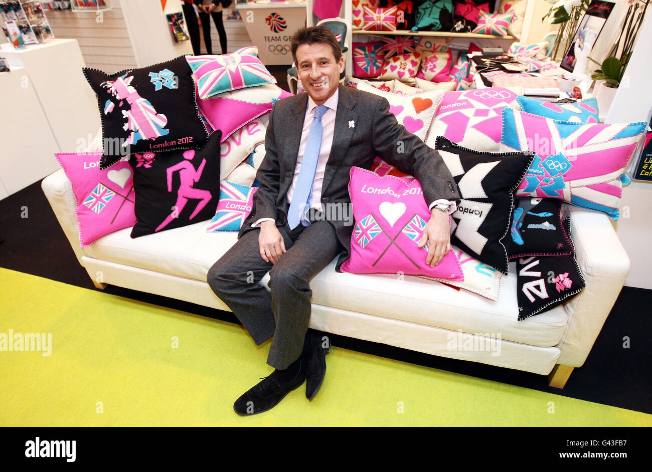 Lord Sebastian COE à l'exposition du printemps 2011 au NEC Birmingham aujourd'hui où il a dévoilé les derniers articles olympiques de 2012. Banque D'Images