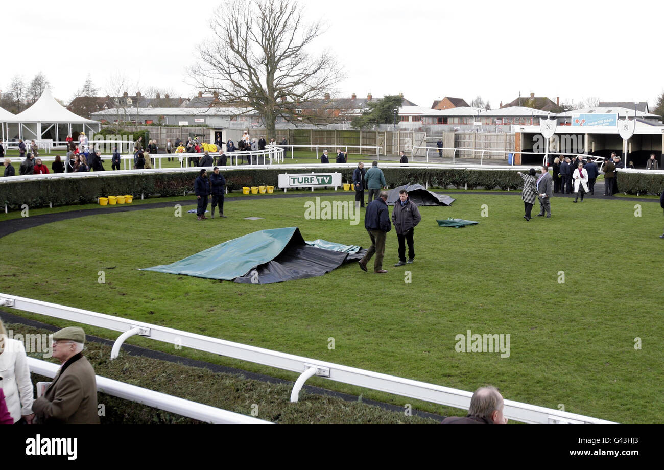 Courses hippiques - Totesport Super Saturday - Hippodrome de Newbury.Vue générale du défilé pendant le Totesport Super Saturday à l'hippodrome de Newbury. Banque D'Images