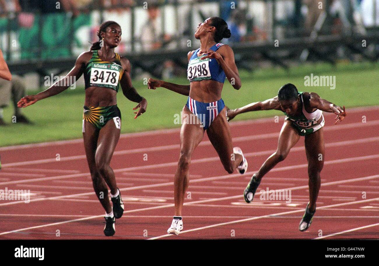 Une finale desparte de Mary Onyali (à droite) du Nigeria lui a valu une médaille de bronze lors de la finale de 200 m de ce soir (jeudi) au stade olympique d'Atlanta. Marie-José Perec (au centre), en France, a terminé sa double en prenant de l'or, tandis que Merlene Ottey (à gauche), en Jamaïque, a été laissée, encore une fois, avec un argent. Photo de John Giles/PA. Banque D'Images