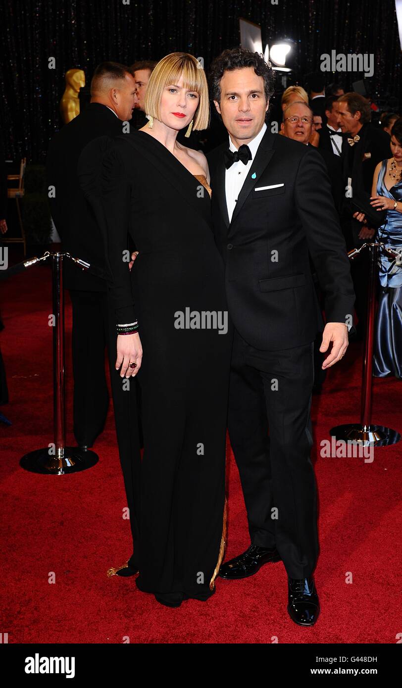 83e Academy Awards - arrivées - Los Angeles.Sunrise Coigney et Mark Ruffalo arrivent pour les 83e Academy Awards au Kodak Theatre de Los Angeles. Banque D'Images