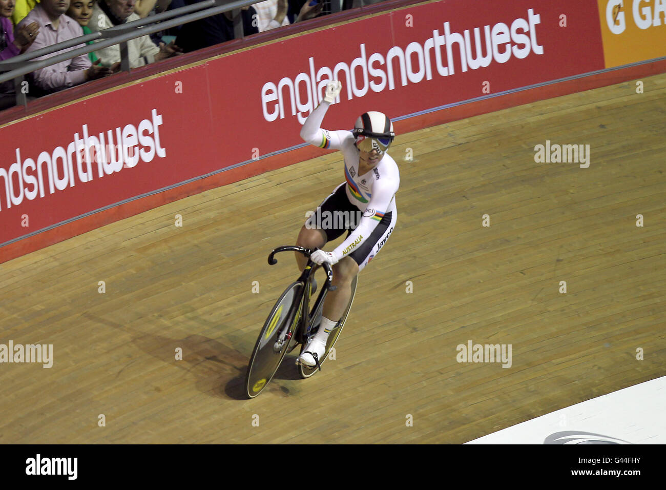 Cyclisme - coupe du monde de piste - jour 1 - Centre national de cyclisme.Kaarie McCulloch, en Australie, fête ses célébrations après avoir remporté le concours Women's Team Sprint Banque D'Images