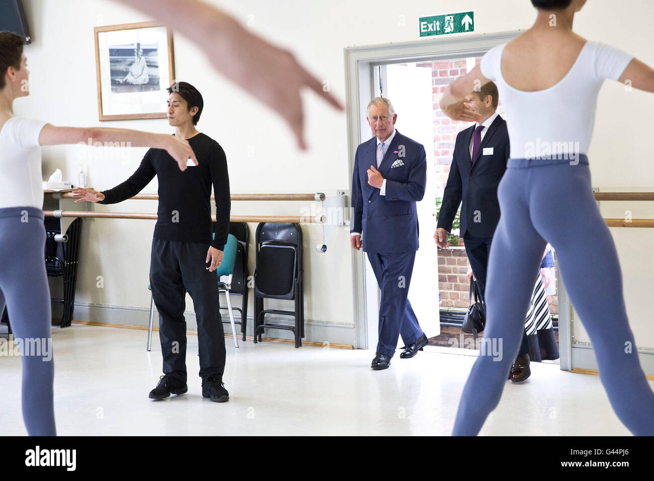 Le Prince de Galles au cours d'une visite à la Royal Ballet School, White Lodge campus à Richmond Park, au sud ouest de Londres. Banque D'Images