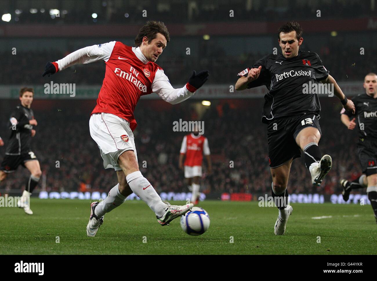 Football - FA Cup - Cinquième tour - Replay - Arsenal / Leyton Orient - Emirates Stadium.Tomas Rosicky d'Arsenal (à gauche) et Charlie Daniels de Leyton Orient (à droite) Banque D'Images