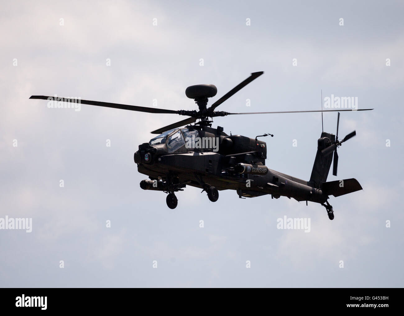 BERLIN / ALLEMAGNE - juin 3, 2016 : Boing AH-64 Apache sur vols aéroport Schönefeld, Berlin / Allemagne au 3 juin 2016 Banque D'Images