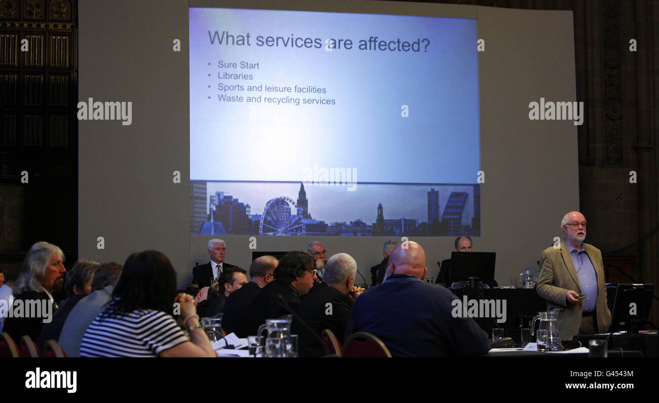 Une réunion pour approuver les coupes budgétaires du Conseil municipal de Manchester a lieu à l'hôtel de ville de Manchester. Banque D'Images