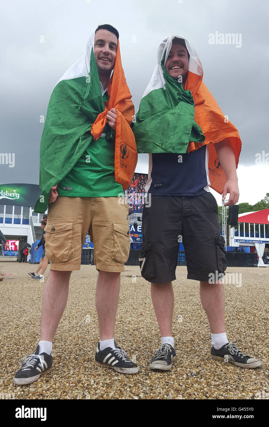 Des fans irlandais Mark Davenport et James Cooney à Bordeaux, France en avant de la République au match contre la Belgique le samedi. Banque D'Images