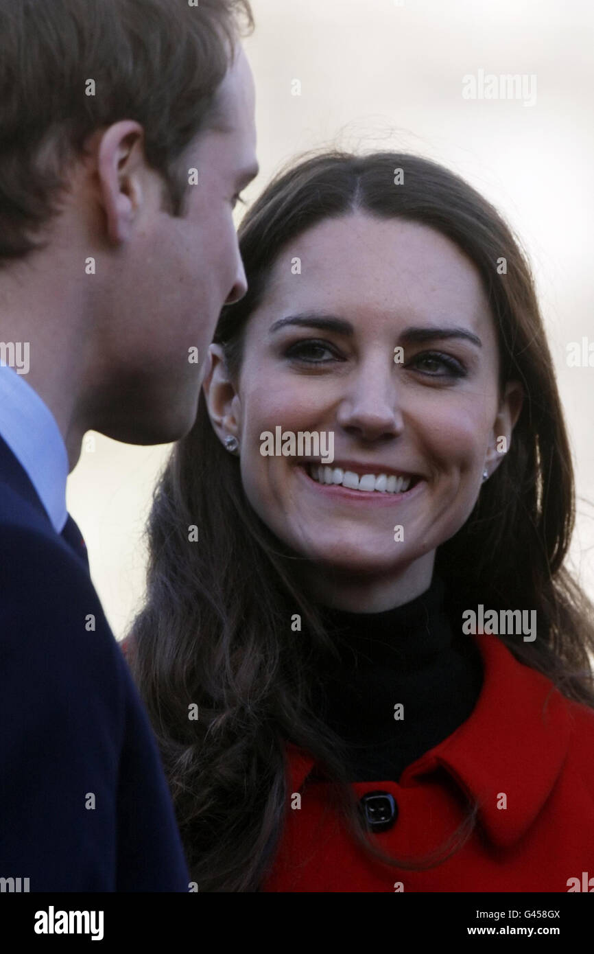 Prince William et Kate Middleton dans le Quadrangle à l'Université de St Andrews en Écosse. Banque D'Images
