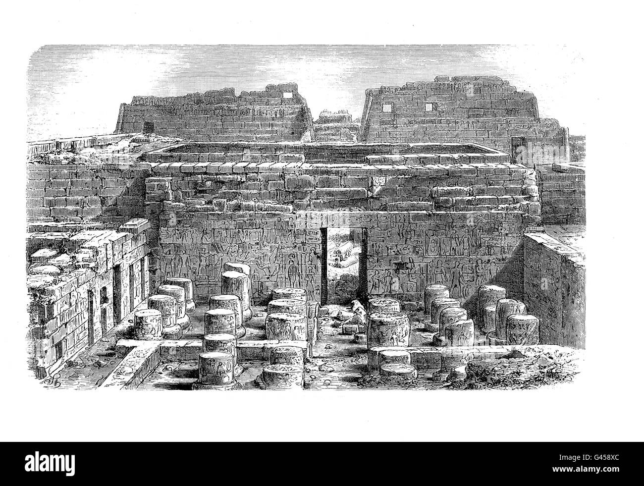 Médinet Habou, localité archéologique égyptien sur la rive ouest du Nil avec les ruines du temple funéraire de Ramsès III Banque D'Images