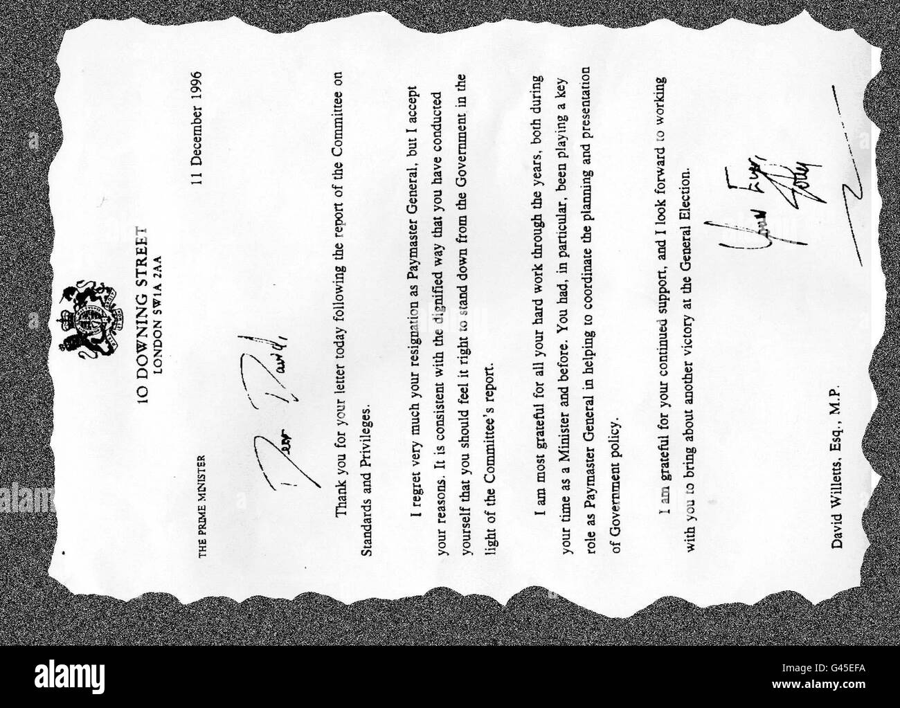 La lettre du premier ministre John Major à David Willetts acceptant sa démission de poste de maître-payeur. Willetts quitte son poste dans les minutes qui suivent la publication d'un rapport qui l'accuse de se dissimuler - un mot qui peut signifier cacher ou être insincère - devant un comité de la Chambre des communes. Banque D'Images