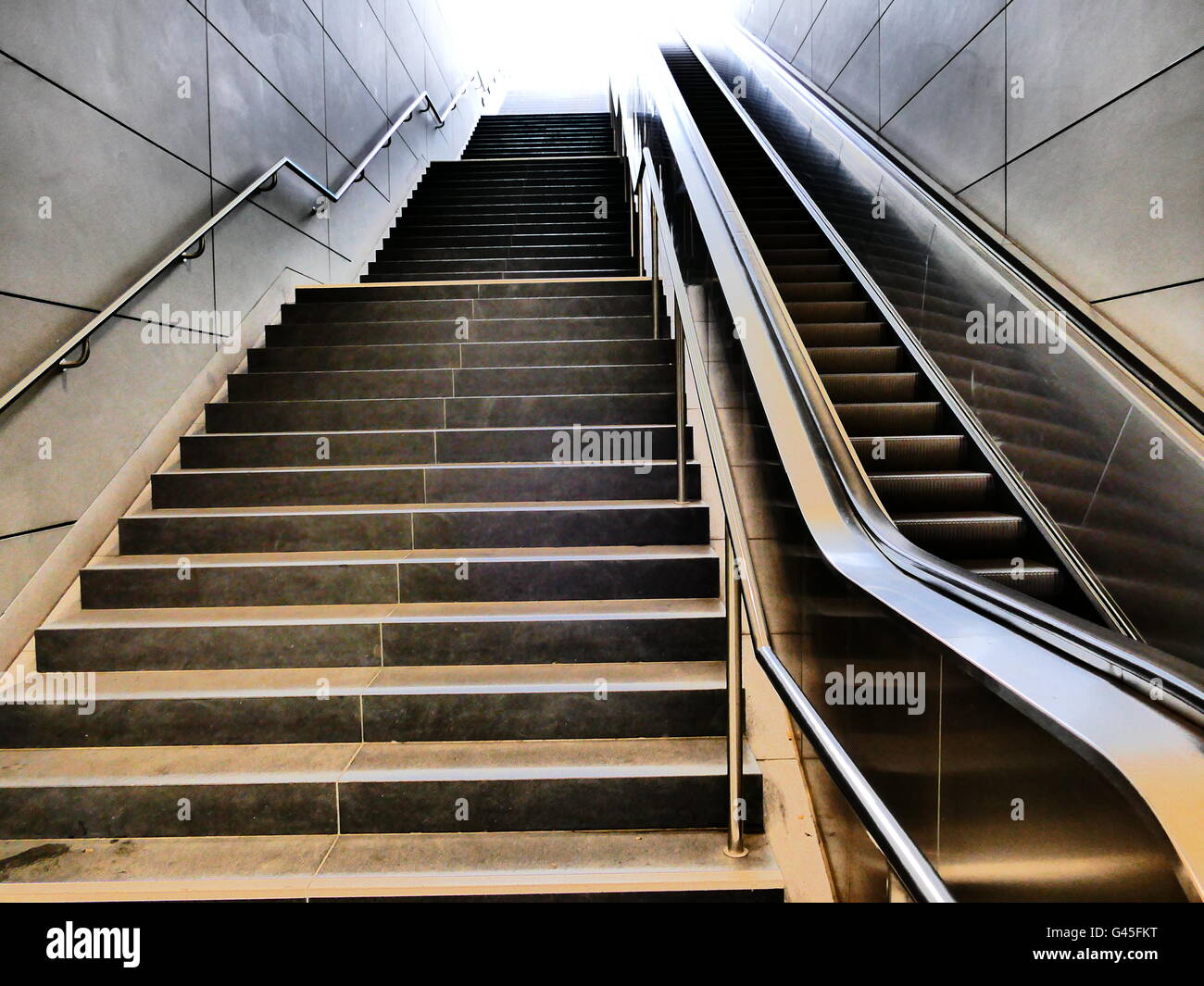 Europe Allemagne Hambourg Hafencity University métro escalator vide Banque D'Images