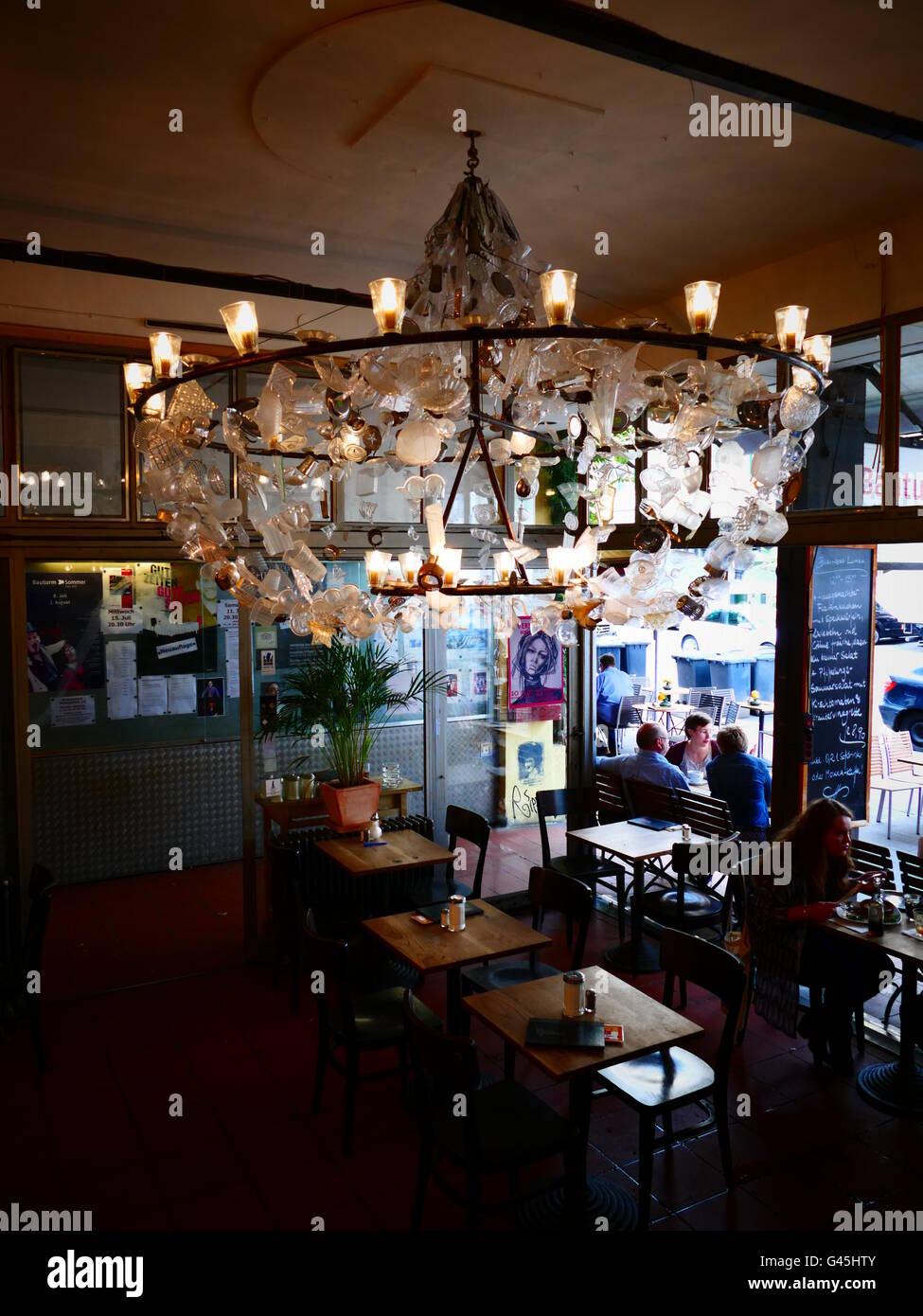Europe Allemagne Cologne Koln Koeln Aachener street restaurant lampe de plafond Banque D'Images