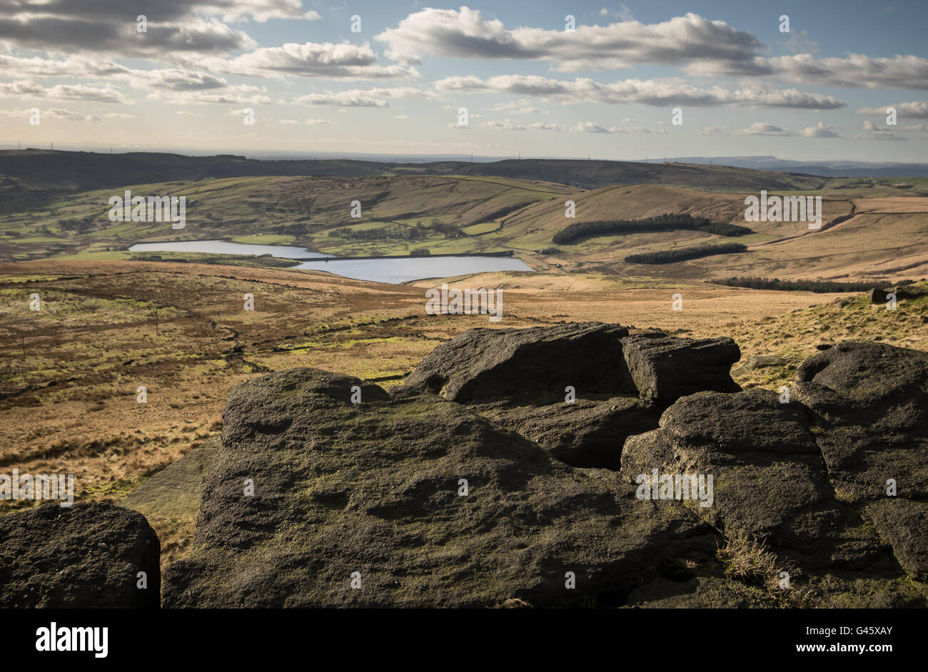 Castleshaw Réservoirs, Millstone Edge, où la Pennine Way croise à damiers, Marsden Moor Banque D'Images