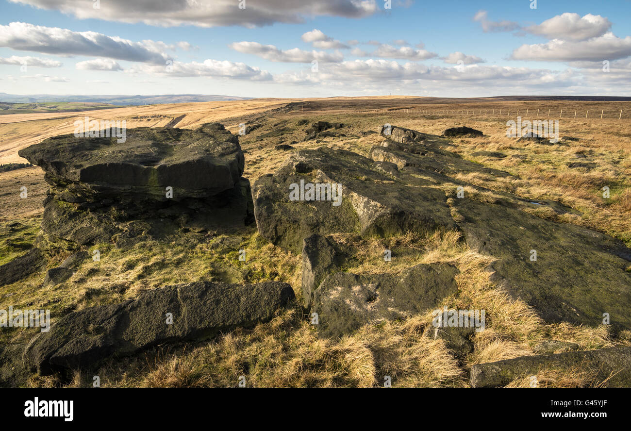 Bord à l'endroit où la meule Pennine Way croise à damiers, Marsden sur la frontière Saddleworth Moor Banque D'Images