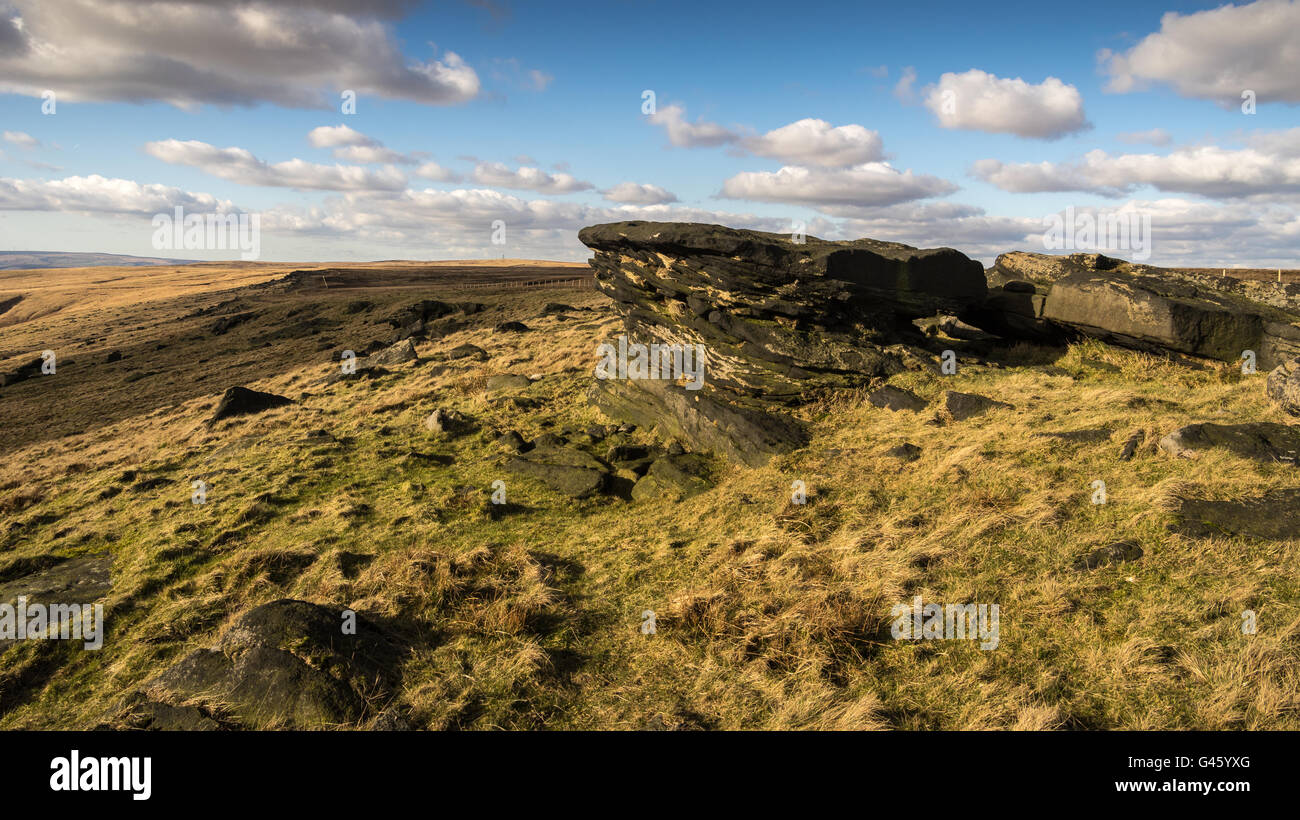 Bord à l'endroit où la meule Pennine Way croise à damiers, Marsden sur la frontière Saddleworth Moor Banque D'Images