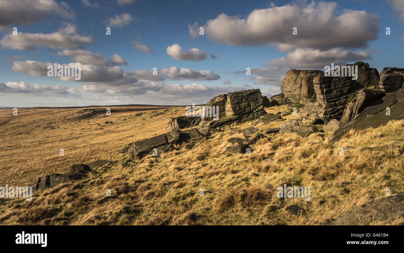Bord à l'endroit où la meule Pennine Way croise à damiers, Marsden sur la frontière Saddleworth Moor Banque D'Images