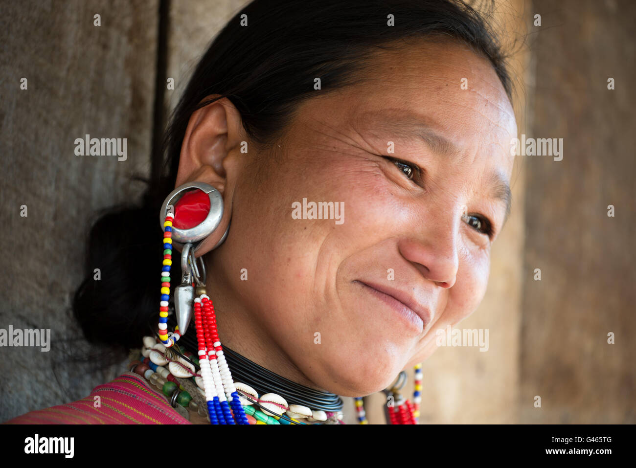 Portrait of a smiling kayaw (BWE), femme yosapra, village de l'État de Kayah, myanmar Banque D'Images