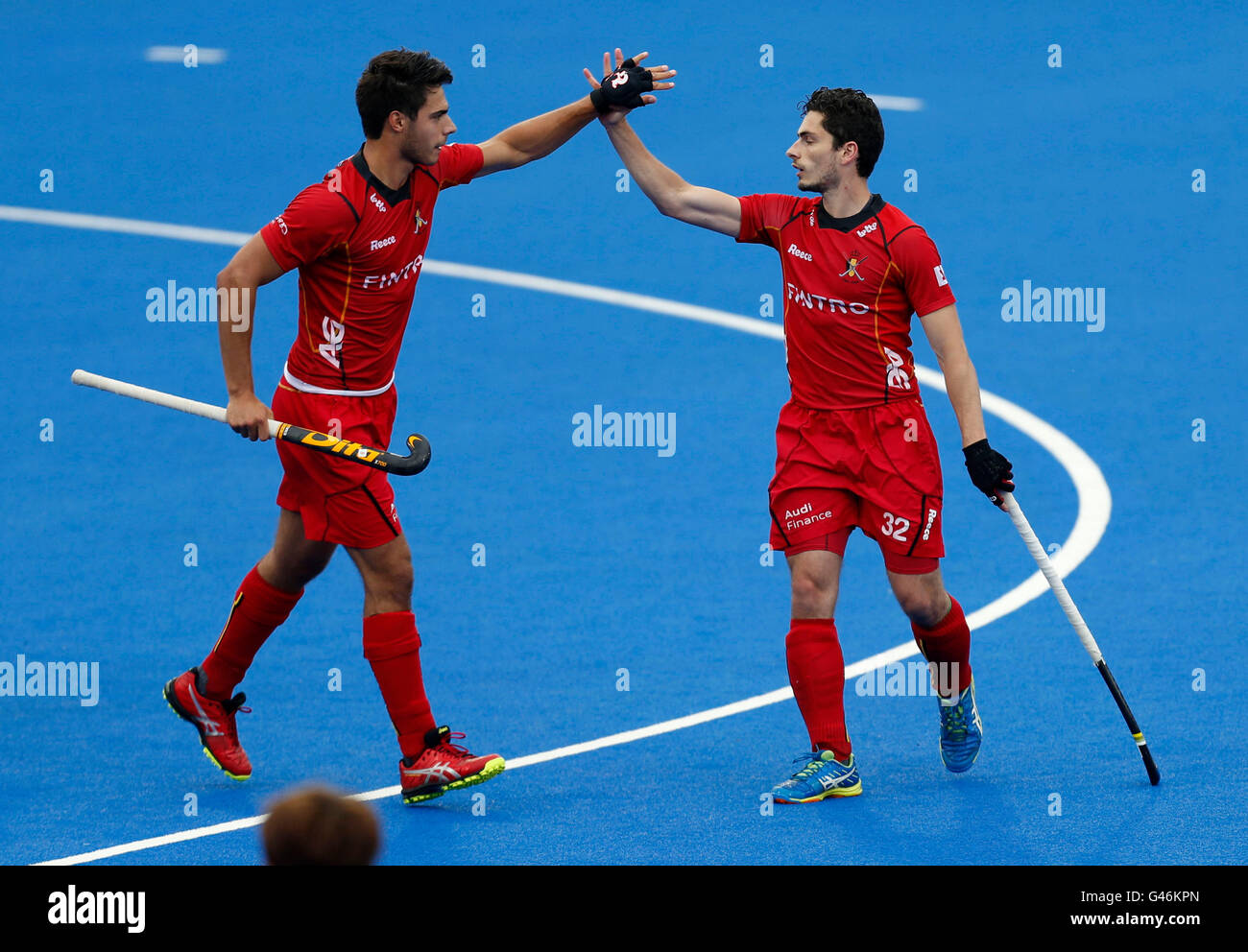 La Belgique Tanguy Cosyns (à droite) célèbre marquant leur troisième but lors de la 5ème-6ème place match entre la Belgique et la Corée le sixième jour de la FIH Men's Champions trophy au Queen Elizabeth Olympic Park, Londres. Banque D'Images