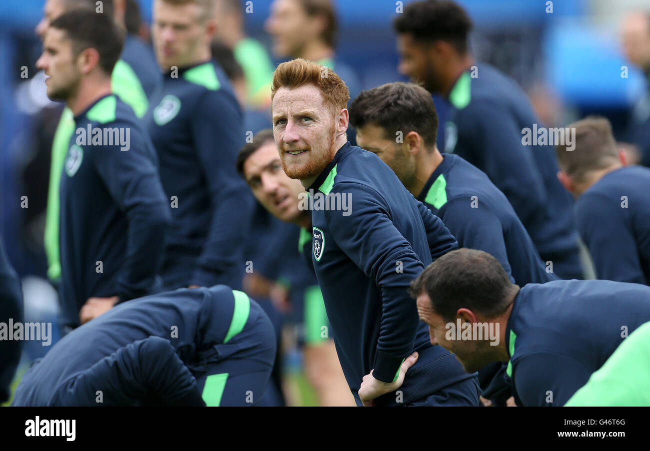 République d'Irlande est Stephen Quinn pendant une session de formation au stade de Bordeaux, Bordeaux. ASSOCIATION DE PRESSE Photo. Photo date : vendredi 17 juin 2016. Voir l'histoire de l'Irlande. SOCCER PA Crédit photo doit se lire : Chris Radburn/PA Wire. RESTRICTIONS : Utiliser l'objet de restrictions. Usage éditorial uniquement. Les ventes de livres et de magazines autorisée s'est pas uniquement consacré à chaque joueur/équipe/match. Pas d'utilisation commerciale. Appelez le  +44 (0)1158 447447 pour de plus amples informations. Banque D'Images