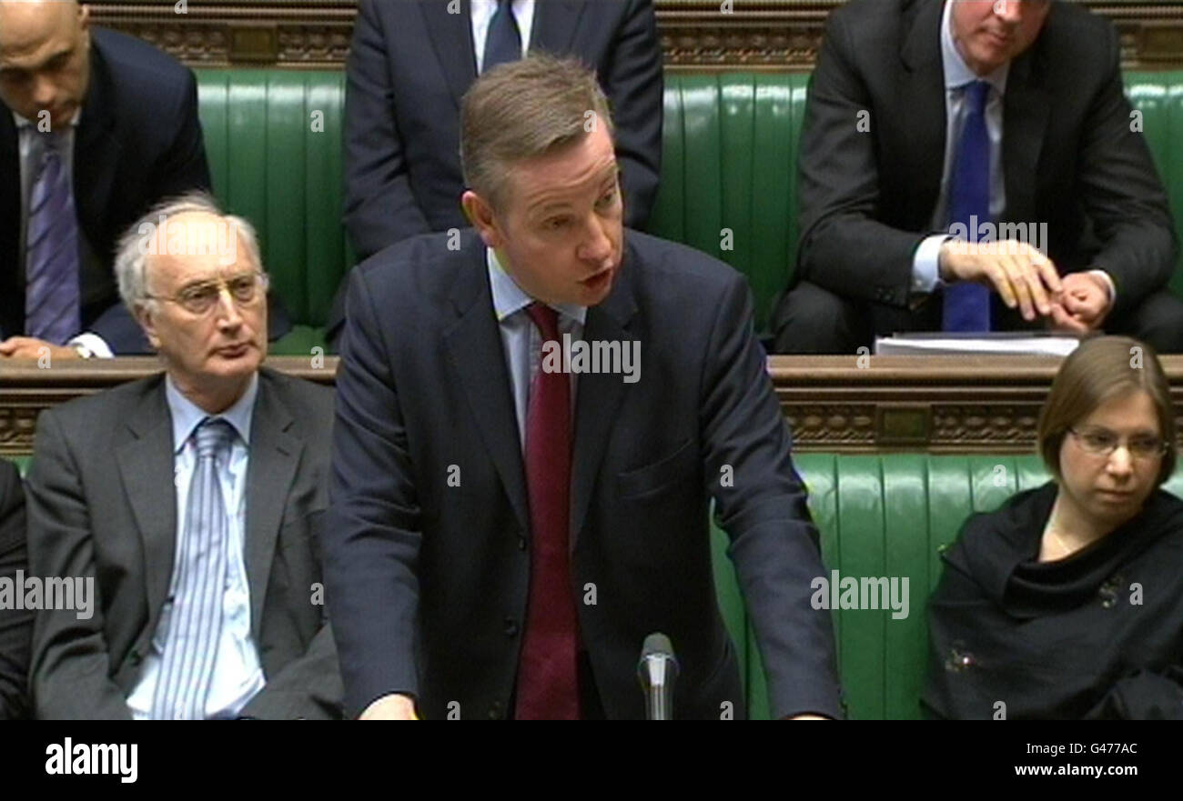 Le secrétaire d'État à l'éducation, Michael Gove, fait une déclaration à la Chambre des communes concernant un nouveau programme de financement remplaçant l'indemnité d'entretien pour études (EMA), qui a été mise à l'abandon controversé l'an dernier. Banque D'Images